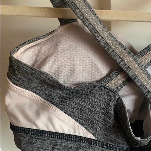 Lululemon XS Workout Sports Bra - Picture 3 of 4